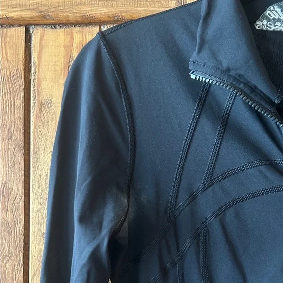 Lululemon Women's Black Jacket.   Size 6 - Picture 4 of 15